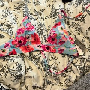 New Victoria’s Secret bikini top